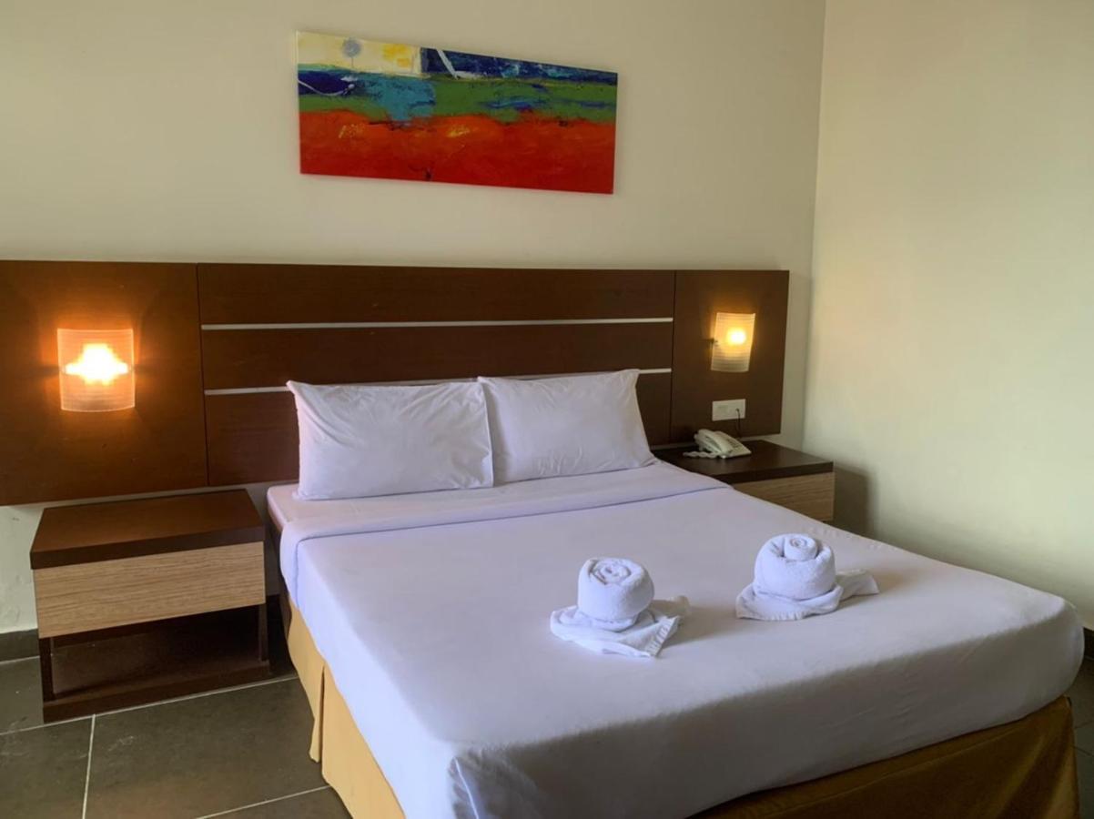 Bella Vista Express Hotel Pantai Cenang  Esterno foto